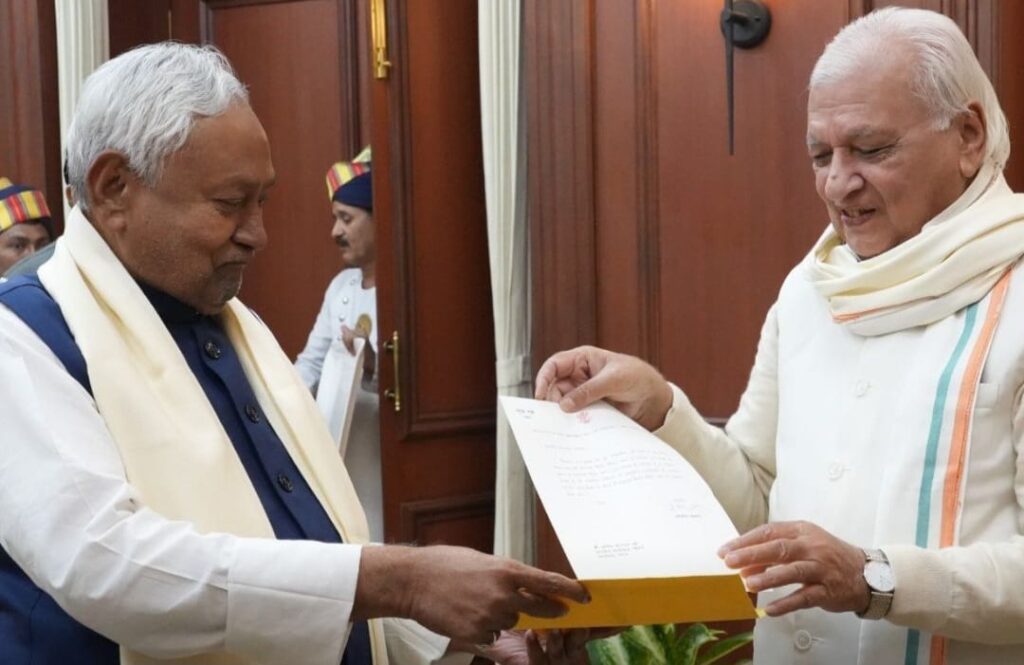 नीतीश कुमार राज्यपाल से मिले, विधानसभा भंग करने की सिफारिश, नयी सरकार 20 नवंबर को लेगी शपथ