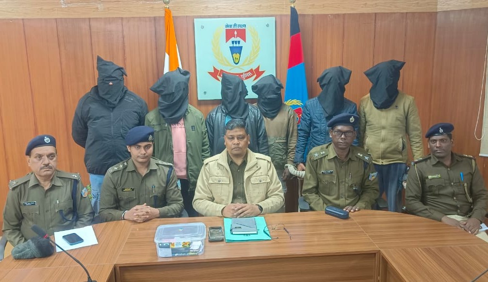 खूंटीः पड़हा राजा सोमा मुंडा हत्याकांड में पालकोट हाउस के देवव्रत शाहदेव समेत 7 गिरफ्तार, शूटर की तलाश जारी