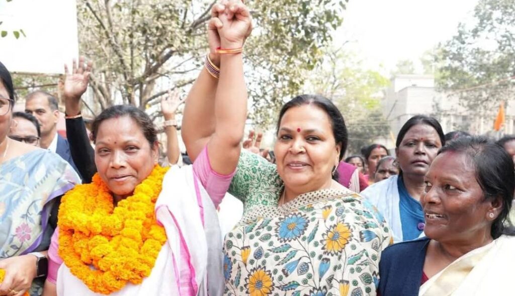 रांचीः मेयर पद के लिए कांग्रेस समर्थित रमा खलखो ने नामांकन दाखिल किया, जुलूस में निकले नेता