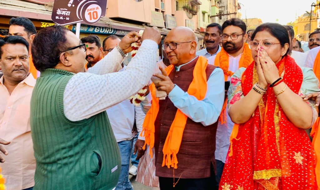 मानगो निगर निगम का चुनावः मेयर उम्मीदवार संध्या सिंह के समर्थन में सरयू राय निकले प्रचार करने