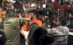 झारखंडः रजरप्पा मंदिर में पुलिसकर्मियों ने एक श्रद्धालु को बेरहमी से पीटा, रामगढ़ एसपी पहुंचे, पांच सस्पेंड