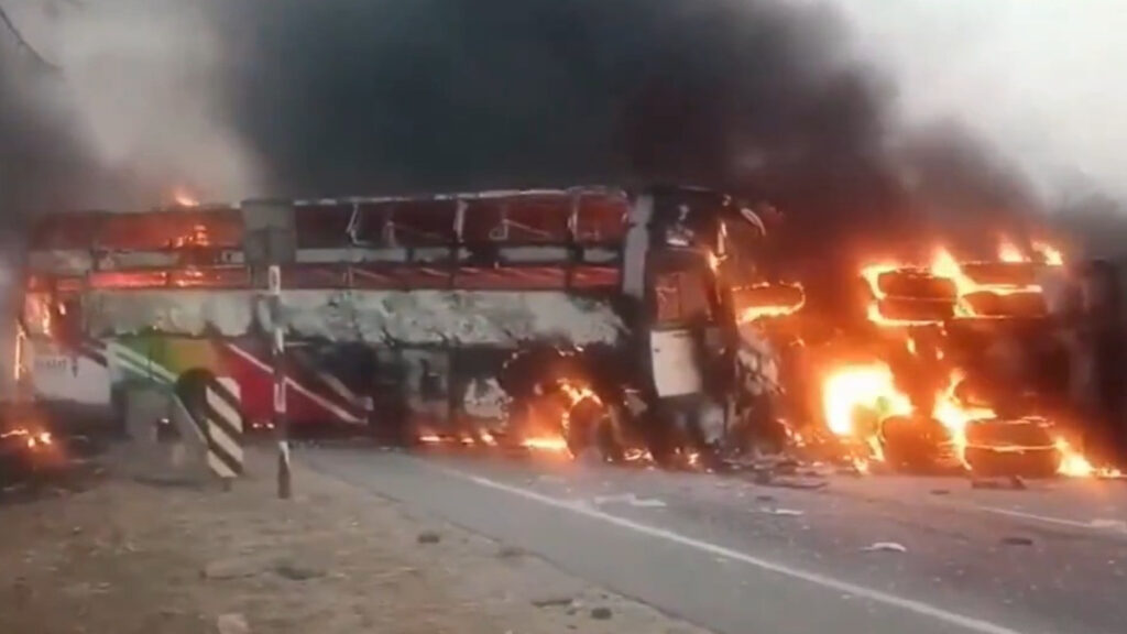 आंध्र प्रदेशः ट्रक- बस की टक्कर में लगी आग, 14 लोगों की मौत, मुआवजे की घोषणा