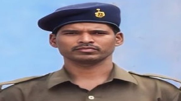 चाईबासाः सर्विस राइफल से चली गोली, पुलिस के जवान की मौत