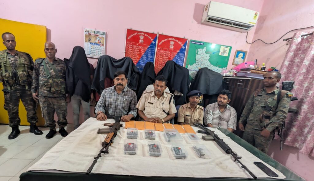 हजारीबाग के उरीमारी में टीएसपीसी के आठ अपराधी, गिरफ्तार, इंसास राइफल बरामद