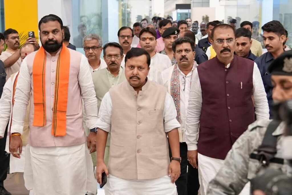 बिहार में राज्यसभा की पांच सीटों के लिए मतदान जारी, क्रॉस वोटिंग के खतरे?