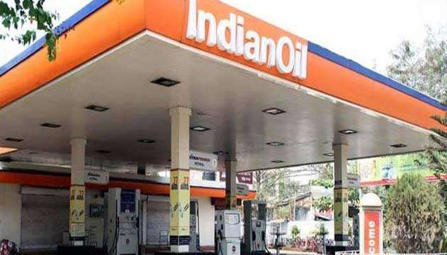 भारतीय तेल कंपनियों ने स्पष्ट कियाः इंधन की कोई कमी नहीं, अफवाहों पर भरोसा नहीं करें