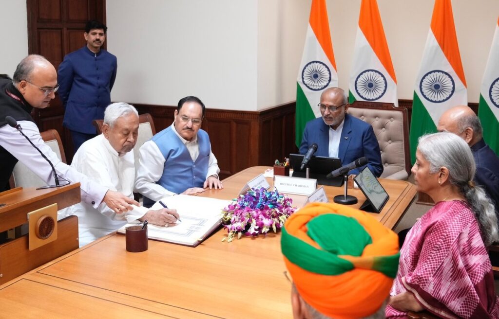 नीतीश कुमार ने राज्य सभा के सांसद पद की शपथ ली, पीएम मोदी ने क्या कहा