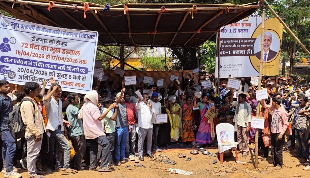 गुआः सेल प्रबंधन के खिलाफ आदिवासियों का आंदोलन, मधु कोड़ा गरजे- मांग नहीं मानी गई, तो 20 अप्रैल से चक्का जाम