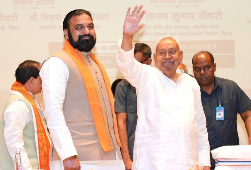 बिहारः शपथ ग्रहण की तैयारी के बीच मुलाकातों का दौर जारी, नये सीएम का ऐलान जल्दी