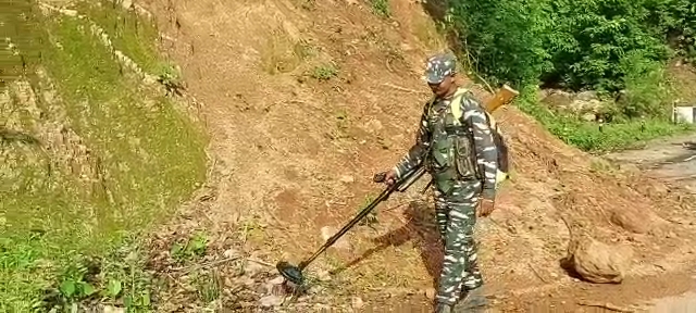 सारंडा जंगल में आईईडी ब्लास्ट, सीआरपीएफ जवान घायल, सर्च जारी