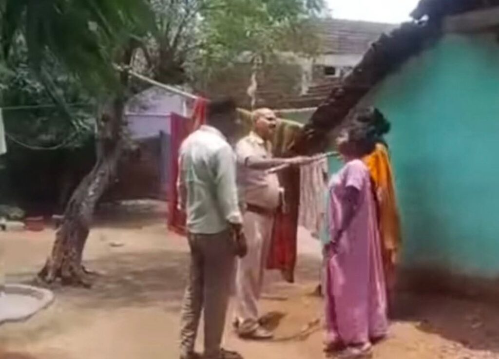 झारखंडः आदिवासी महिला से दुर्व्यवहार के मामले में चांडिल थाना के एएसआई लाइन हाजिर