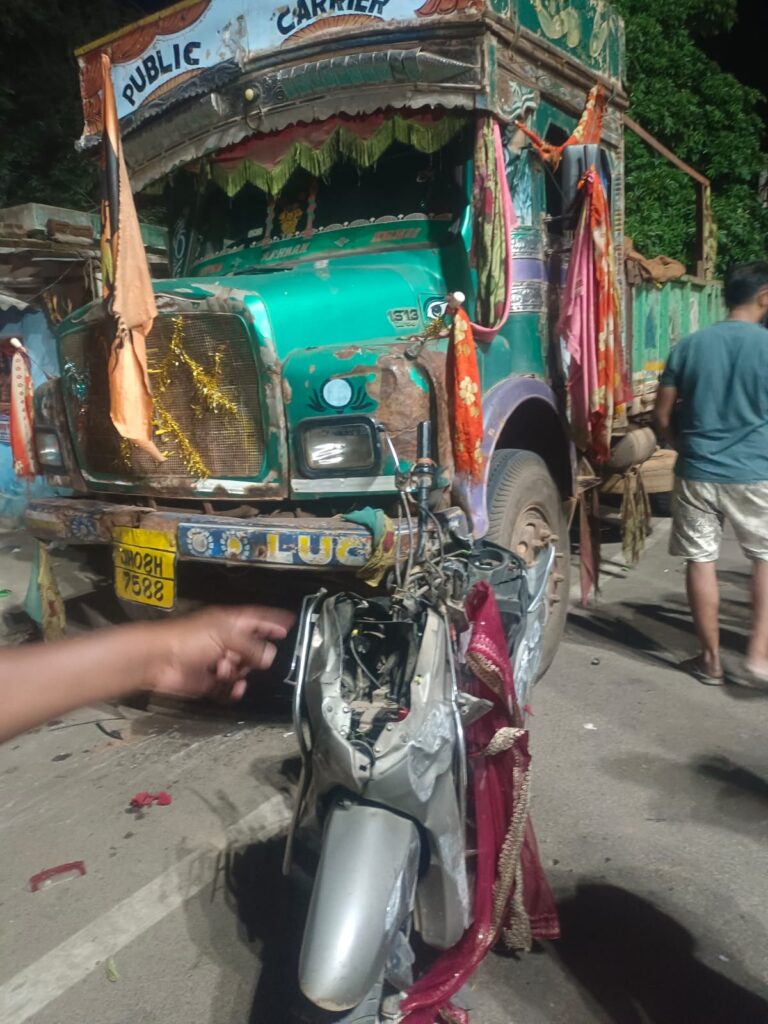 लोहरदगा में सड़क हादसा, ट्रक ने बाइक को टक्कर मारी, तीन भाई-बहनों की मौत
