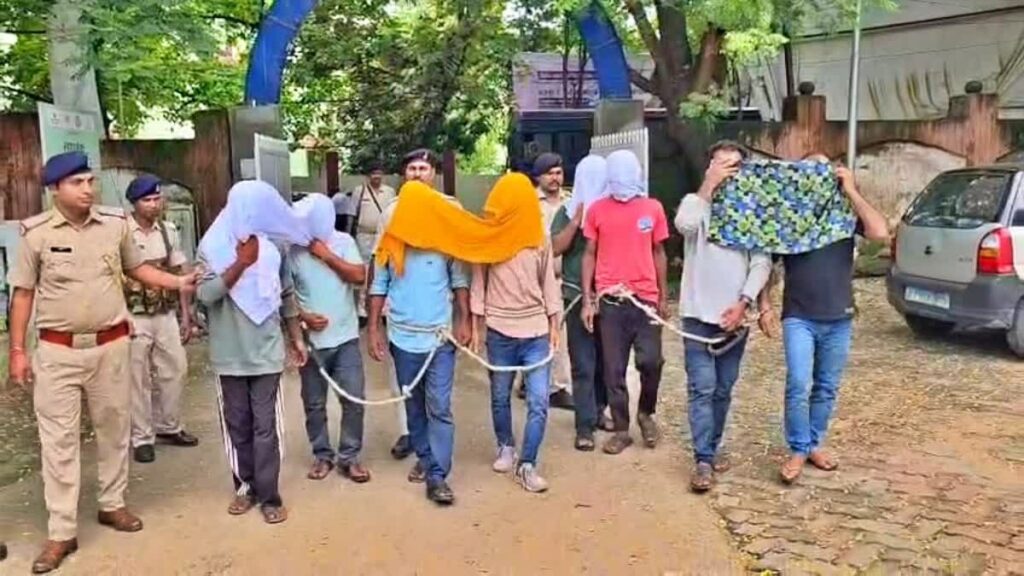 बोकारो- 9 साइबर अपराधी गिरफ्तार, बैंक अधिकारी बनकर बिछाते थे ठगी का जाल