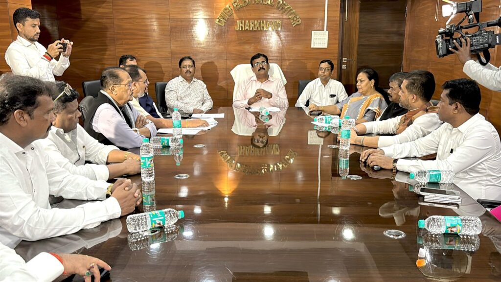 झारखंडः कांग्रेस के नेता सीइओ से मिले, 47 लाख वोटरों की अब तक मैपिंग नहीं, एसआईआर के लिए 15 दिन समय बढ़ाने की मांग