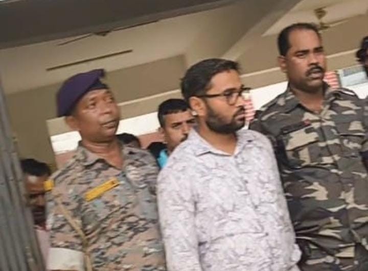 झारखंडः सरैयाहाट अंचल के प्रधान लिपिक पांच हजार रुपये घूस लेते गिरफ्तार