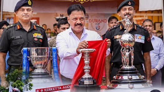 रांची पहुंची डूरंड कप की ट्रॉफी, खेल मंत्री ने फ्लैग ऑफ कर किया रवाना, 26 जुलाई से फुटबॉल का रोमांच