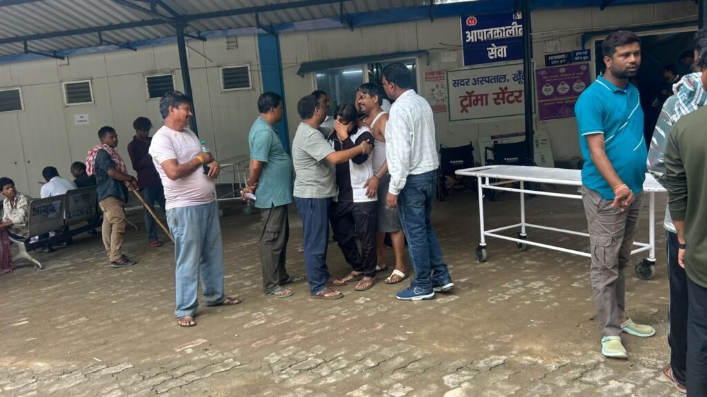 झारखंड के खूंटी में दर्दनाक हादसाः जगन्नाथ जी का रथ बिजली तार से सटा, दो स्कूली बच्चों की मौत, कई झुलसे