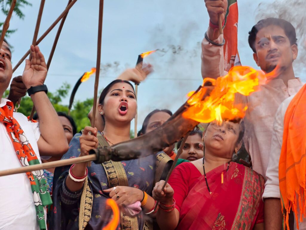 जमशेदपुर: हिमांशु हत्याकांड और बढ़ते अपराध के खिलाफ बीजेपी का मशाल जुलूस, कल बंद