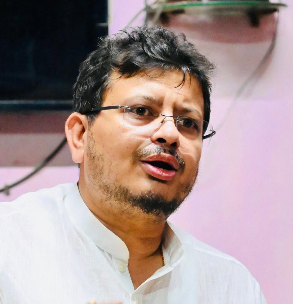 टीएमसी के बागी विधायक चुनाव आयोग पहुंचे, महुआ मोइत्रा बोलीं- ‘दीदी के इतने बुरे दिन नहीं आए हैं’