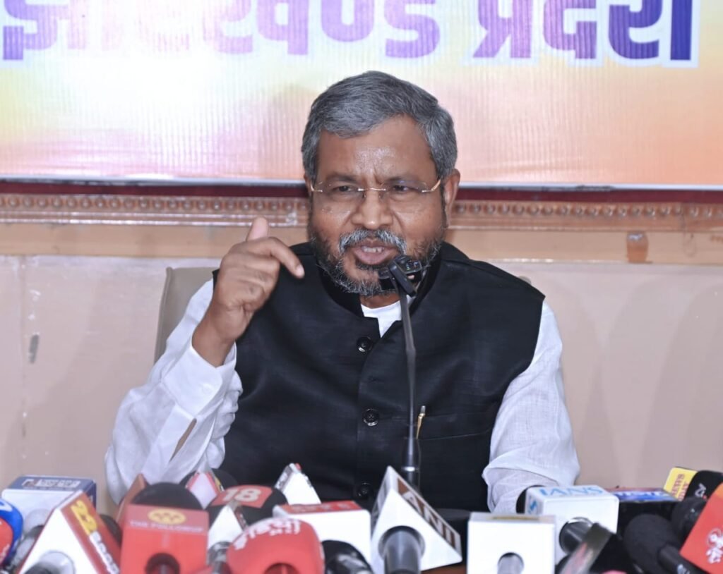 JPSC नियुक्ति घोटालाः बाबूलाल ने घेरा- ‘कहीं ऐसा तो नहीं कि मंत्री सुदिव्य भी इस भ्रष्टाचार के हिस्सेदार रहे हों’