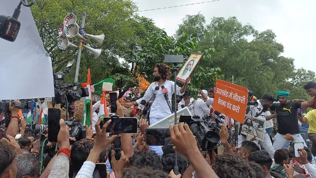 झारखंडः नौ दिनों से अनशन कर रहे देवेंद्र नहीं माने, स्ट्रेचर पर पहुंचे छात्रों के विधानसभा घेराव आंदोलन में