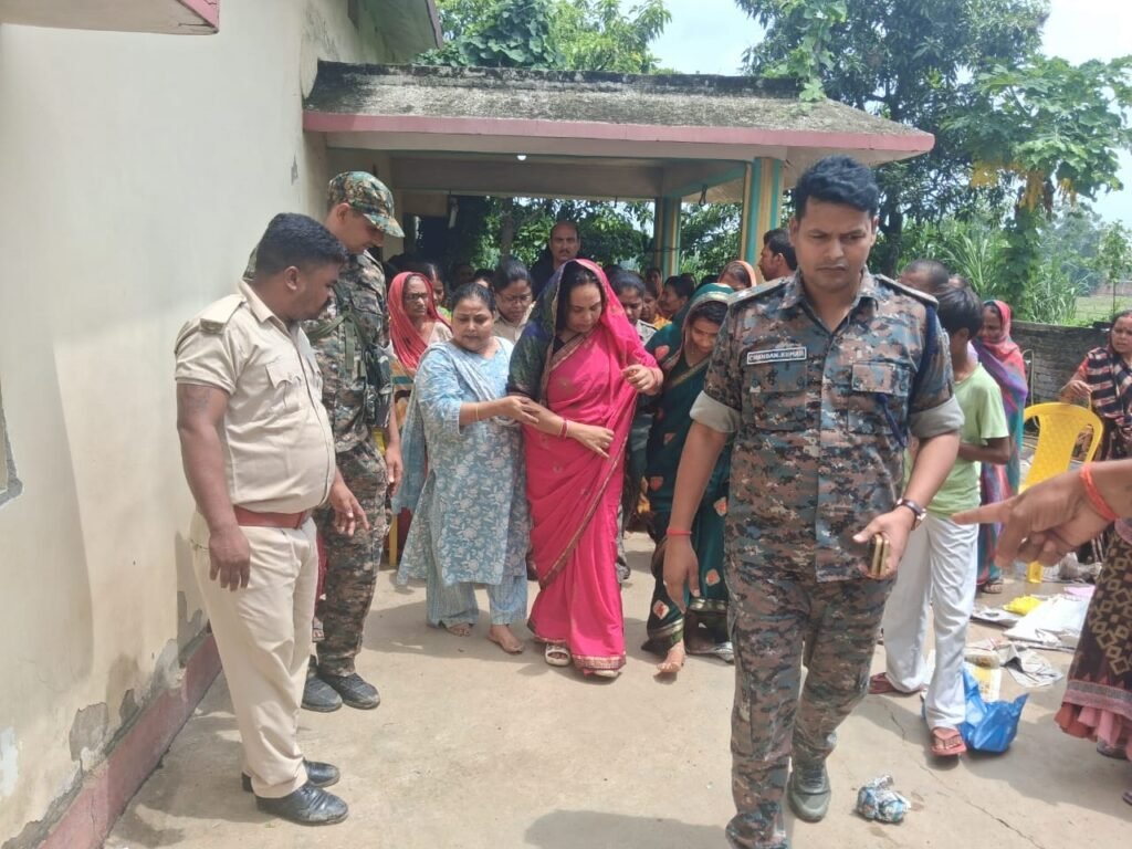 पुलिस सुरक्षा में गैंगस्टर सुजीत सिन्हा का अंतिम संस्कार, पेरोल पर छूटी पत्नी शव देख कर बिलख पड़ीं