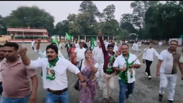 गिरिडीह में पुतला जलाने निकले छात्रों को जेएमएम कार्यकर्ताओं ने दौड़ा-दौड़ाकर पीटा, रांची, हजारीबाग में पुलिस से उलझे
