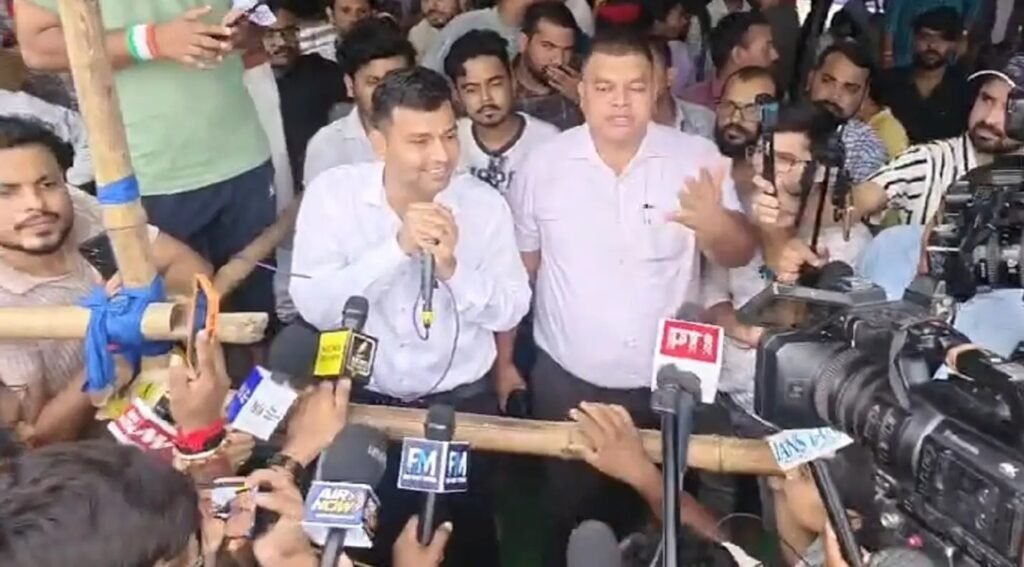 रांची के एसडीएम और एडीएम पहुंचे जयपाल सिंह स्डेडियम, आंदोलनरत छात्रों ने रखी शर्त, सीएम क्या बोले