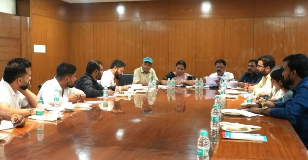 मंत्री सुदिव्य की भूमिका पर सवाल- ‘बोले थे राजनीतिक दल से बात नहीं करेंगे, पर कांग्रेस से क्यों मिले’