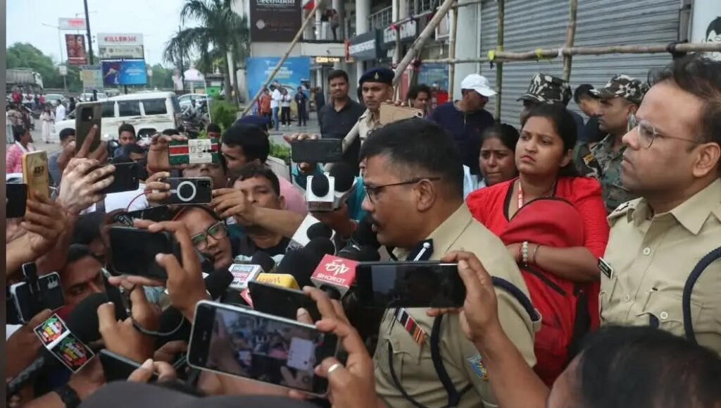 जमशेदपुर- भीड़-भाड़ वाले मॉल में अंधाधुंध फायरिंग, कई लोग घायल, जांच के लिए एसआईटी गठित