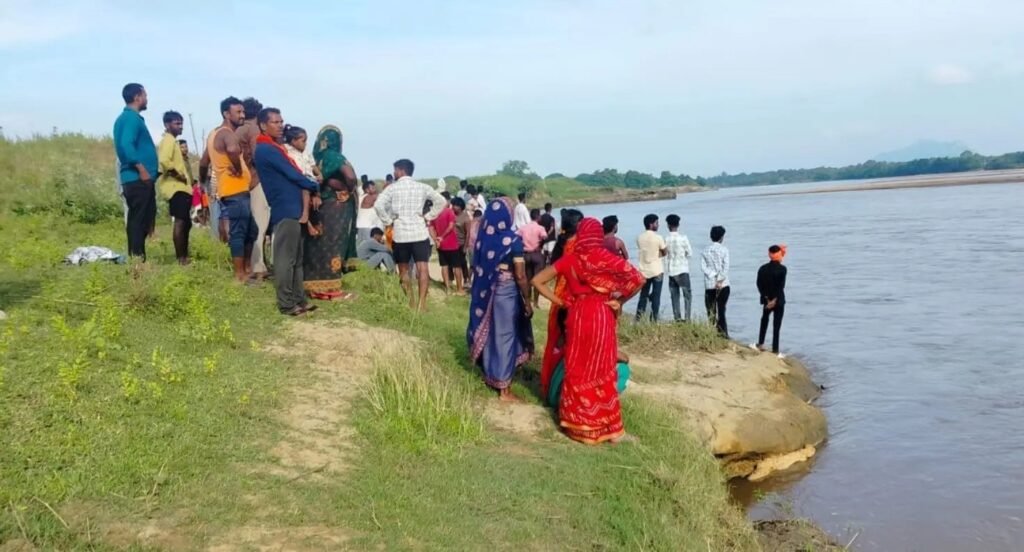 पलामूः ‘करम डाली’ विसर्जन के दौरान नदी में डूबने की दो घटनाओं में छह की मौत, परिवार में मचा कोहराम