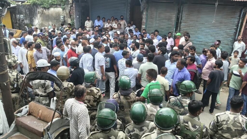 रांचीः गुदड़ी चौक के निकट अवैध बूचड़खाना हटाने की कार्रवाई, विरोध में लोग सड़क पर उतरे