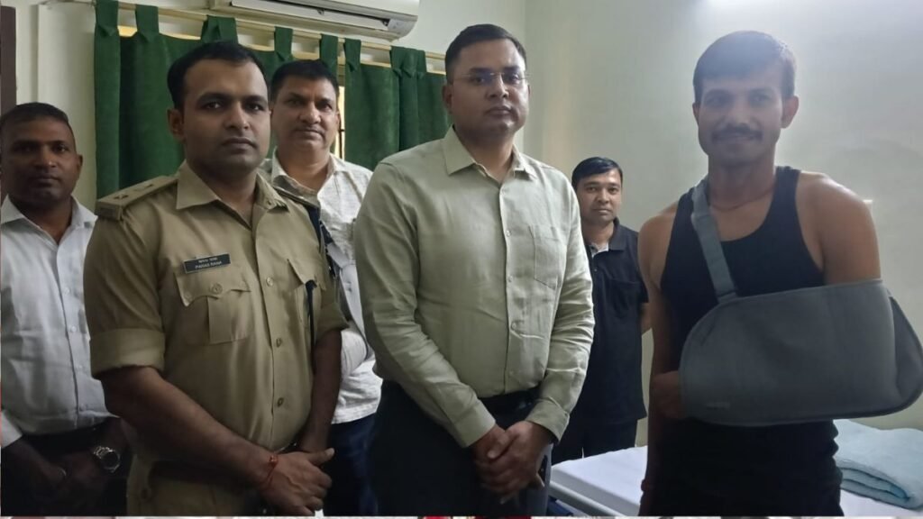 रांचीः लूटपाट करते अपराधियों से भिड़े दारोगा, घायल होने पर भी दो को धर दबोचा, एसएसपी मिलने पहुंचे अस्पताल