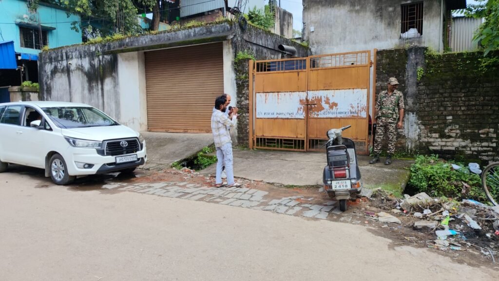 टीएमसी सांसद नदीमुल हक से जुड़े ठिकानों पर ईडी की छापेमारी, कोलकाता से रांची तक तलाशी