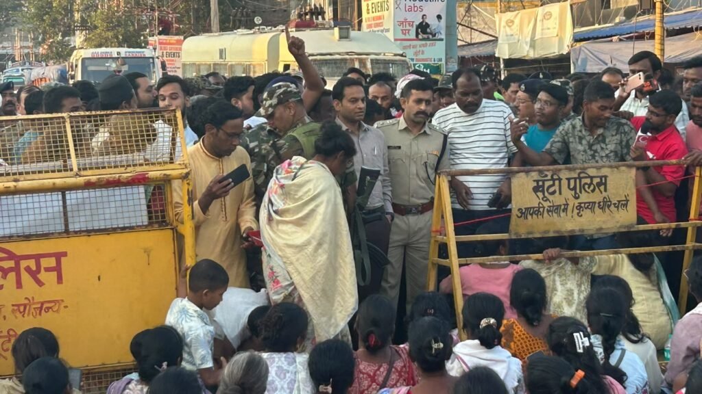 झारखंड के खूंटी में फादर बेनेदिक्त पर हमले के विरोध में उबाल, छह घंटे एनएच जाम, डीसी-एसपी पहुंचे समझाने