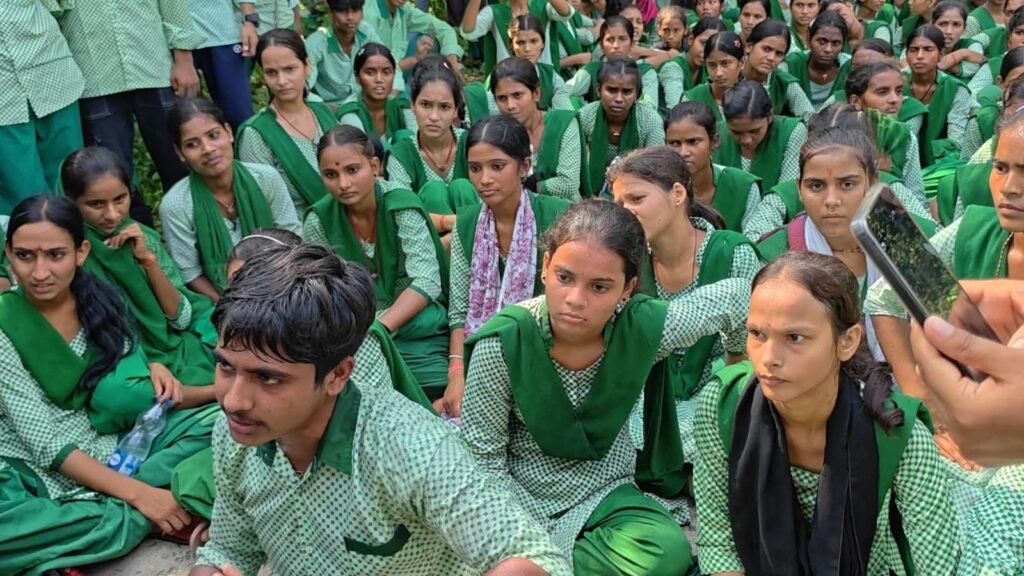 कोडरमा में सतगांवा हाईस्कूल के बच्चों का सड़कों पर प्रदर्शन झारखंड में शिक्षा व्यवस्था का सच उजागर कर रहा?