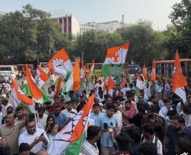 दिल्ली में तिरंगा मार्च के दौरान प्रदर्शनकारियों का हुजूम उमड़ा, नेहा, दीपके हिरासत में